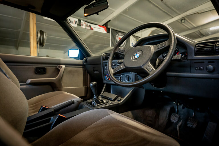 BMW 320i 34