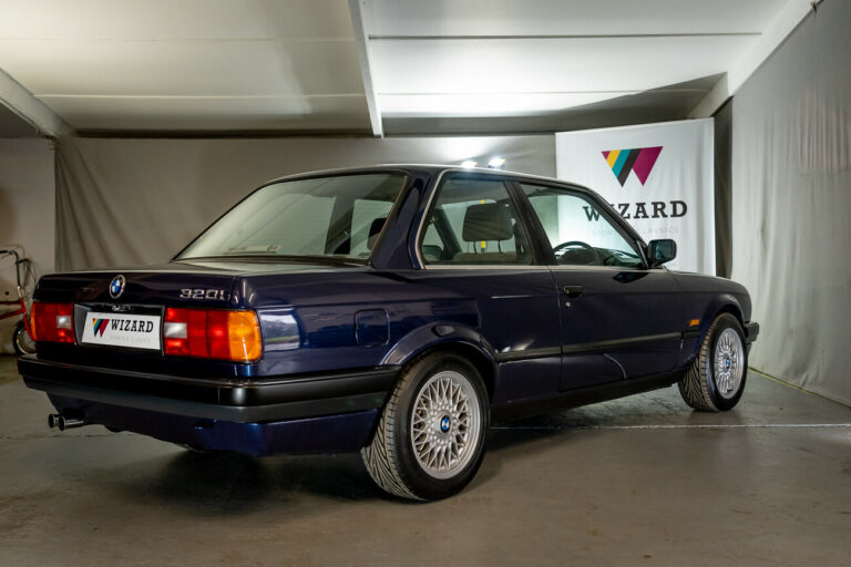 BMW 320i 57