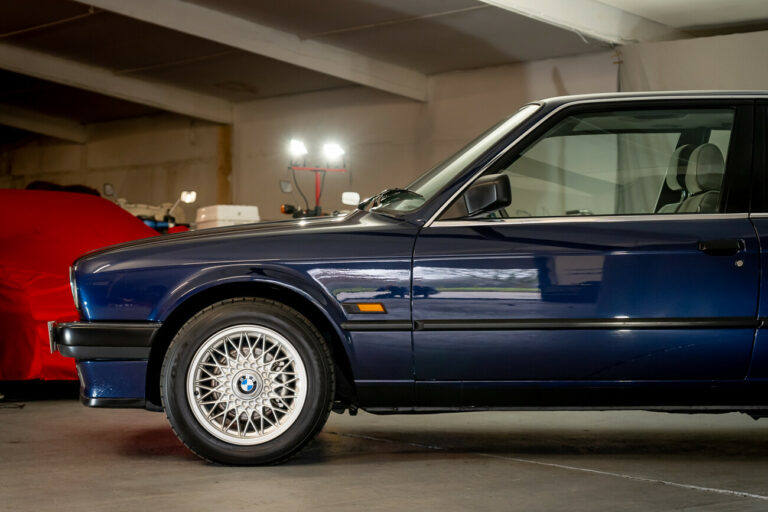 BMW 320i 93