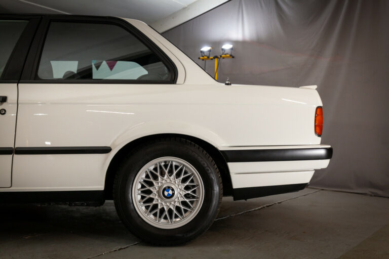 1991 BMW 318is (E30) - Wizard Sports & Classics Car Sales